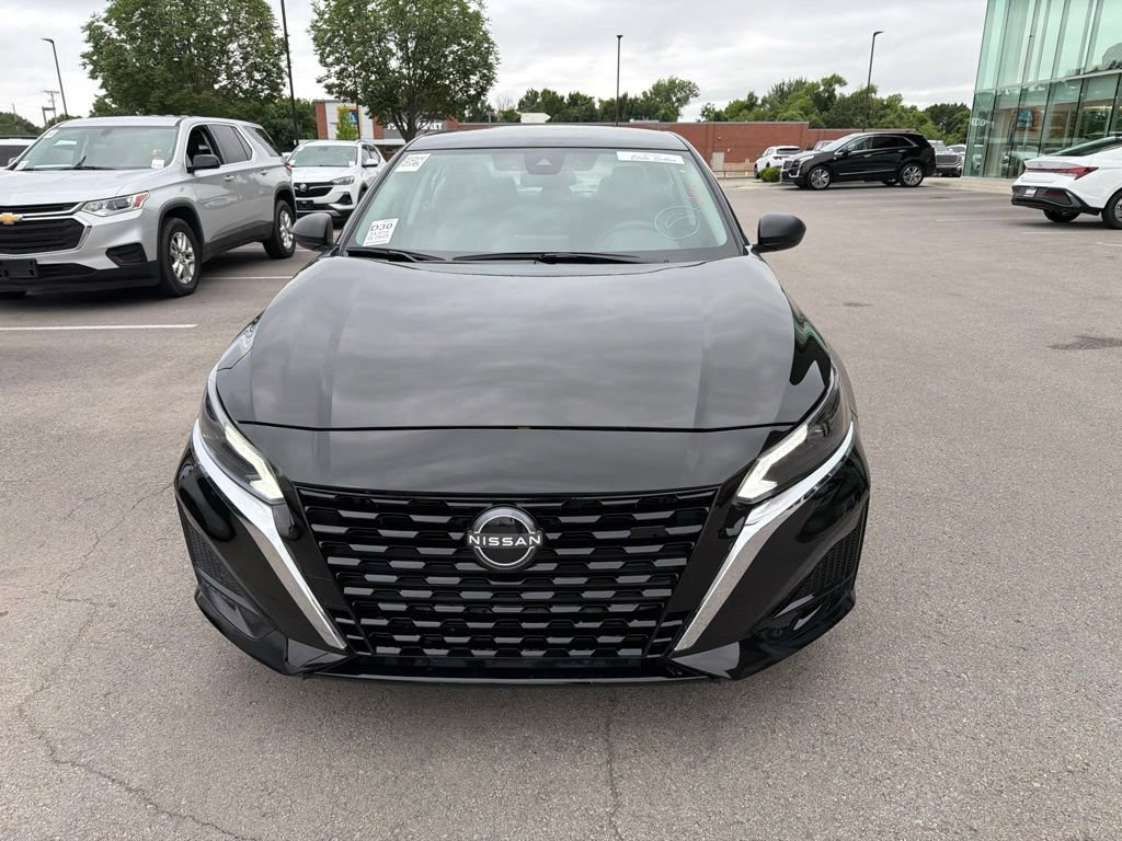 Used 2025 Nissan Altima 2.5 SV FWD image 17