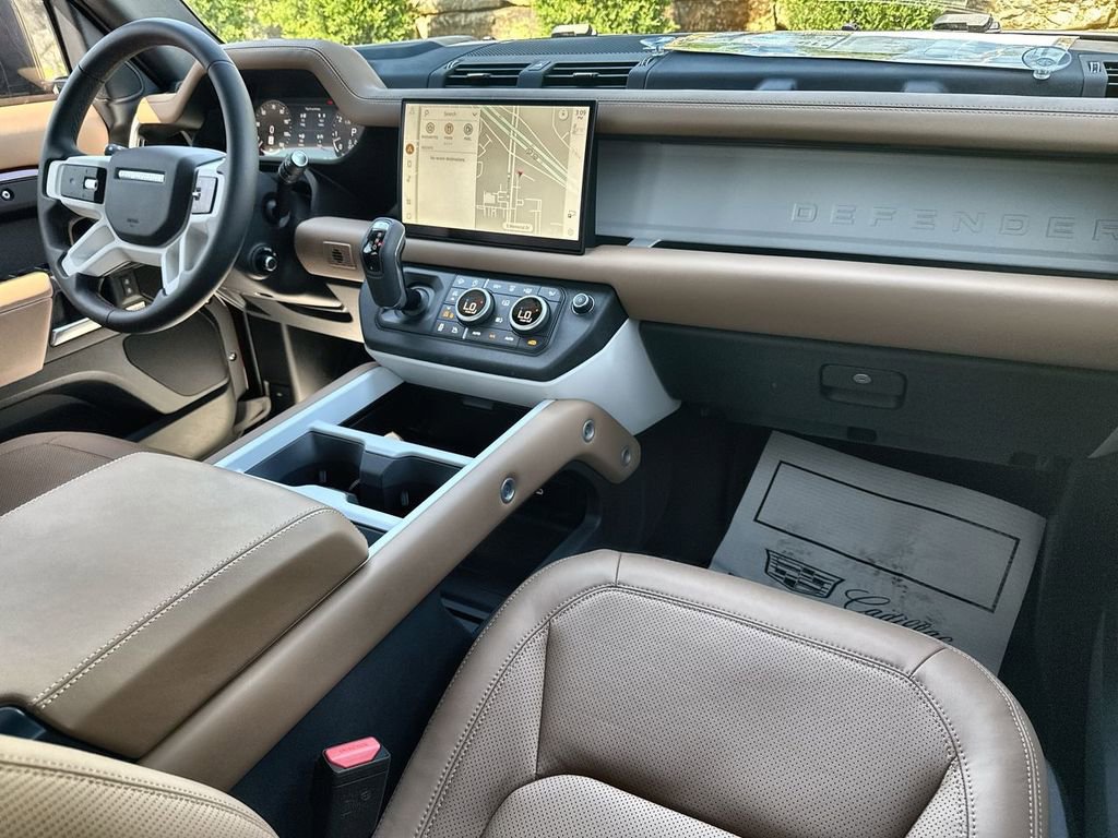 Used 2025 Land Rover Defender 130 X-Dynamic SE image 14