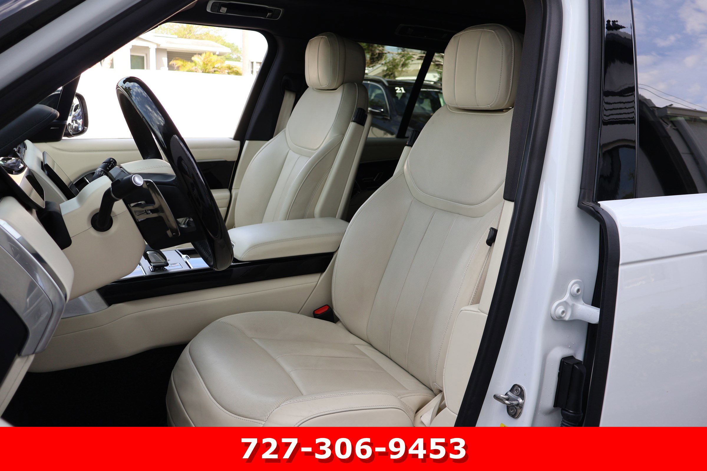 Used 2024 Land Rover Range Rover SE AWD/4WD image 2