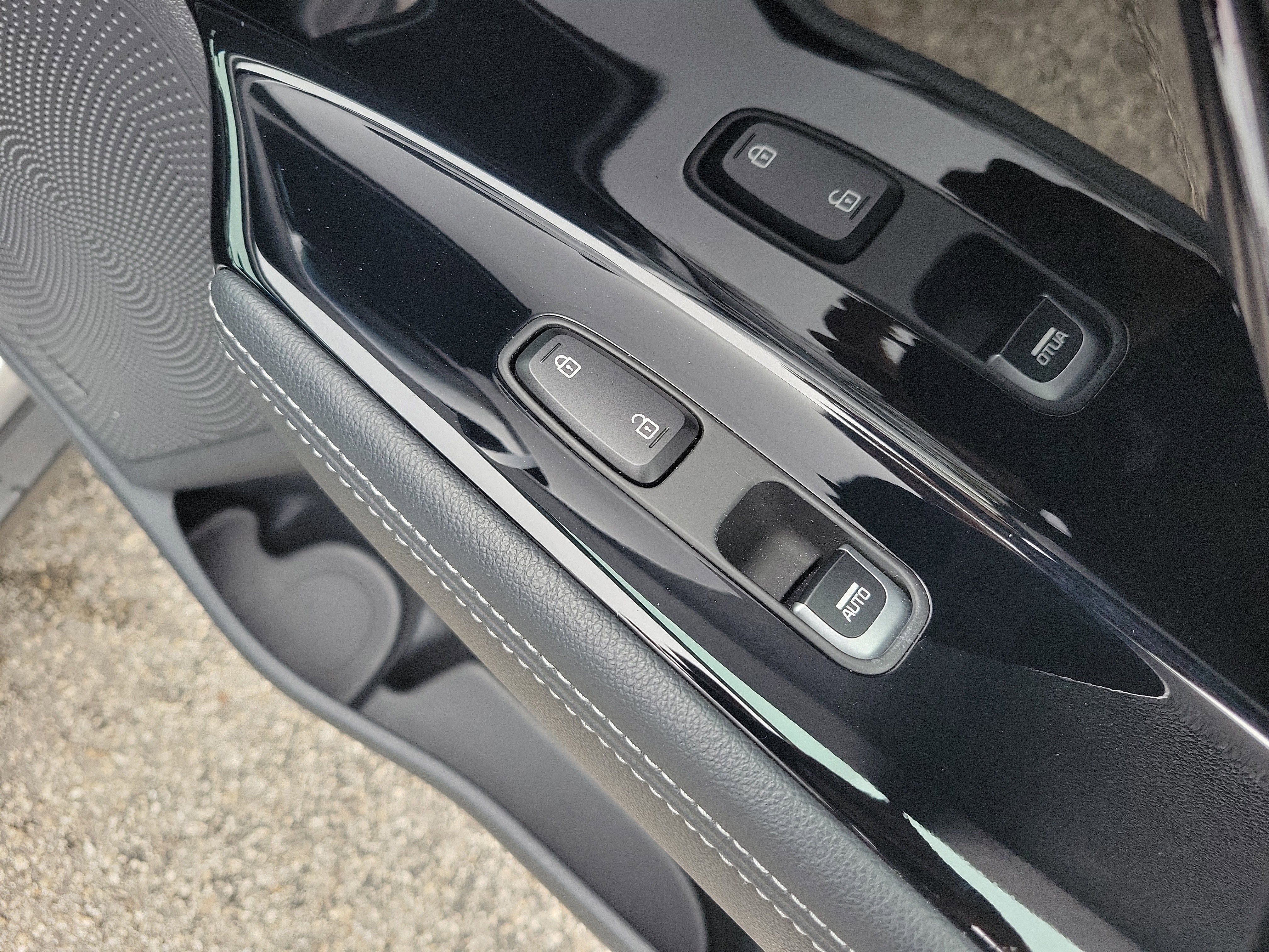 Used 2018 Kia Niro Touring FWD image 11
