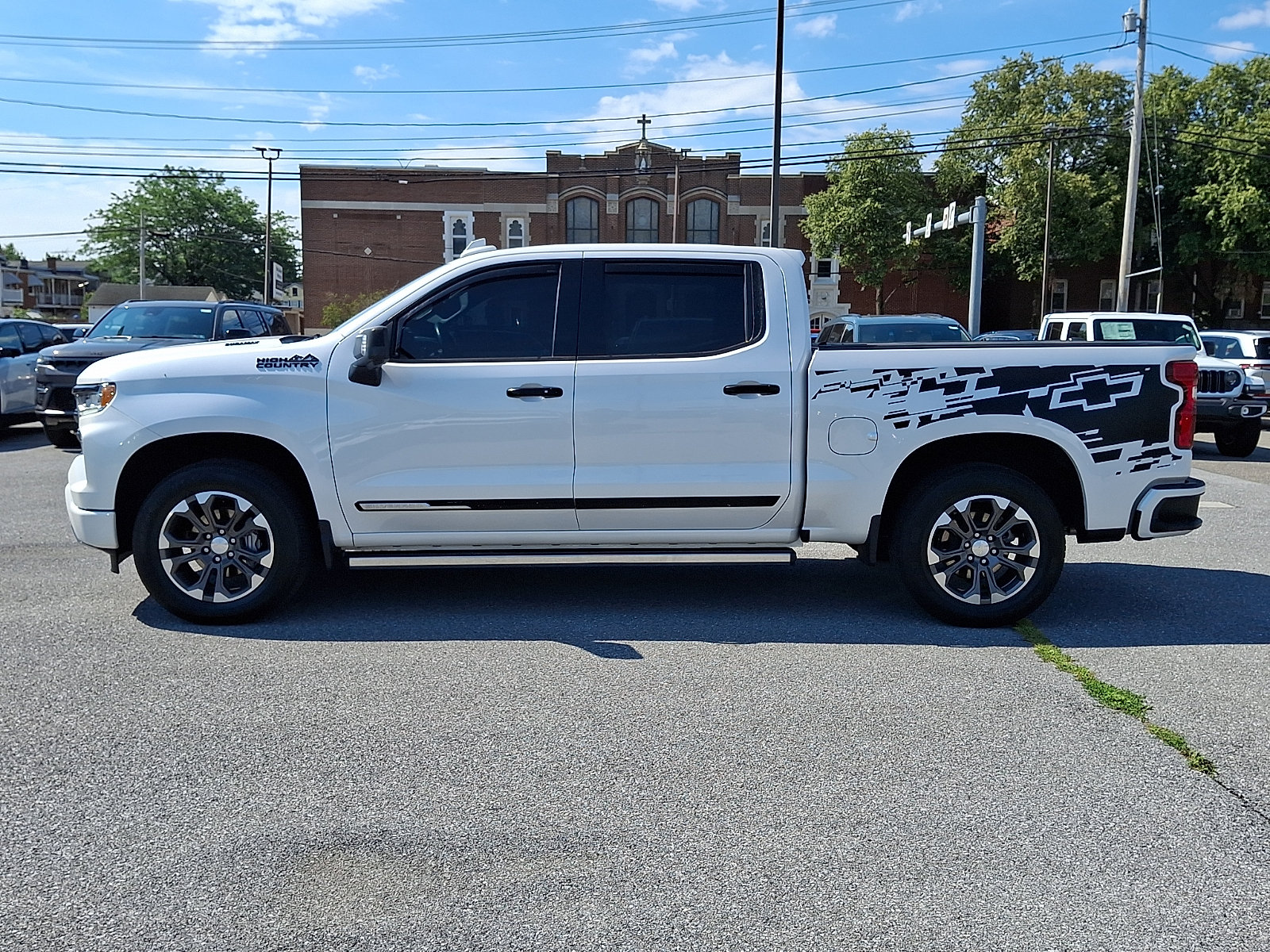 Used 2023 Chevrolet Silverado 1500 High Country w/ Technology Package AWD/4WD image 4