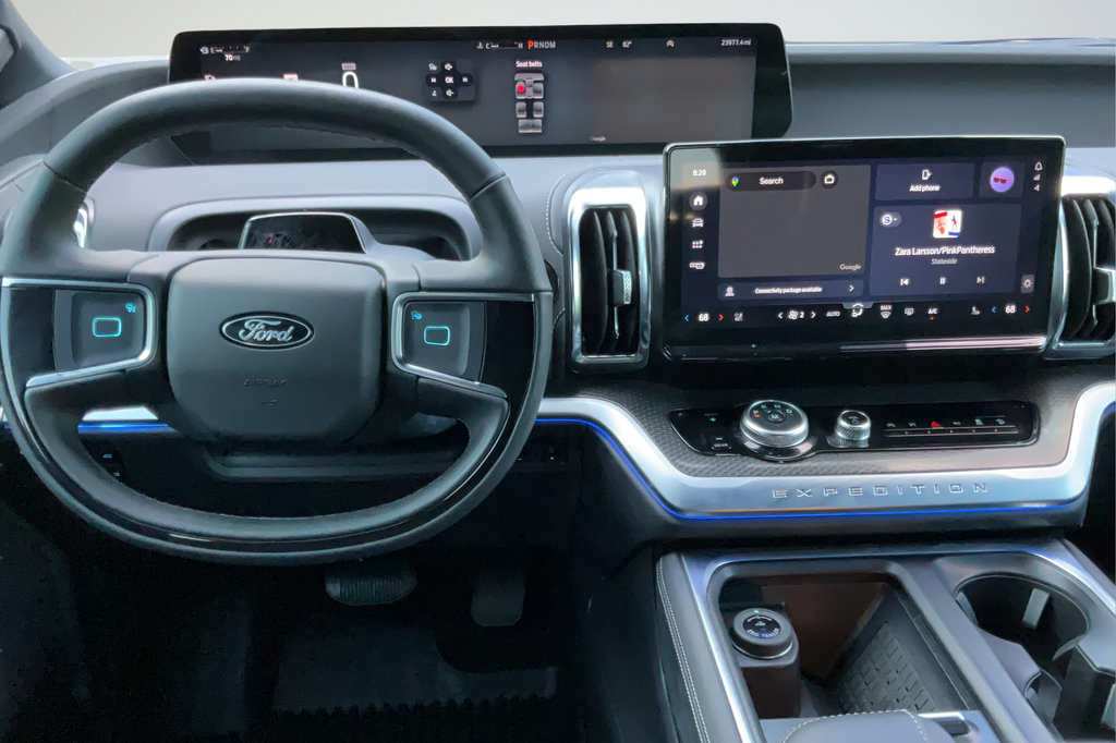 Used 2025 Ford Expedition Platinum w/ Stealth Performance Package AWD/4WD image 13