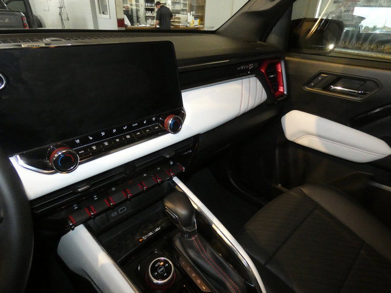 Used 2023 GMC Canyon AT4X image 12