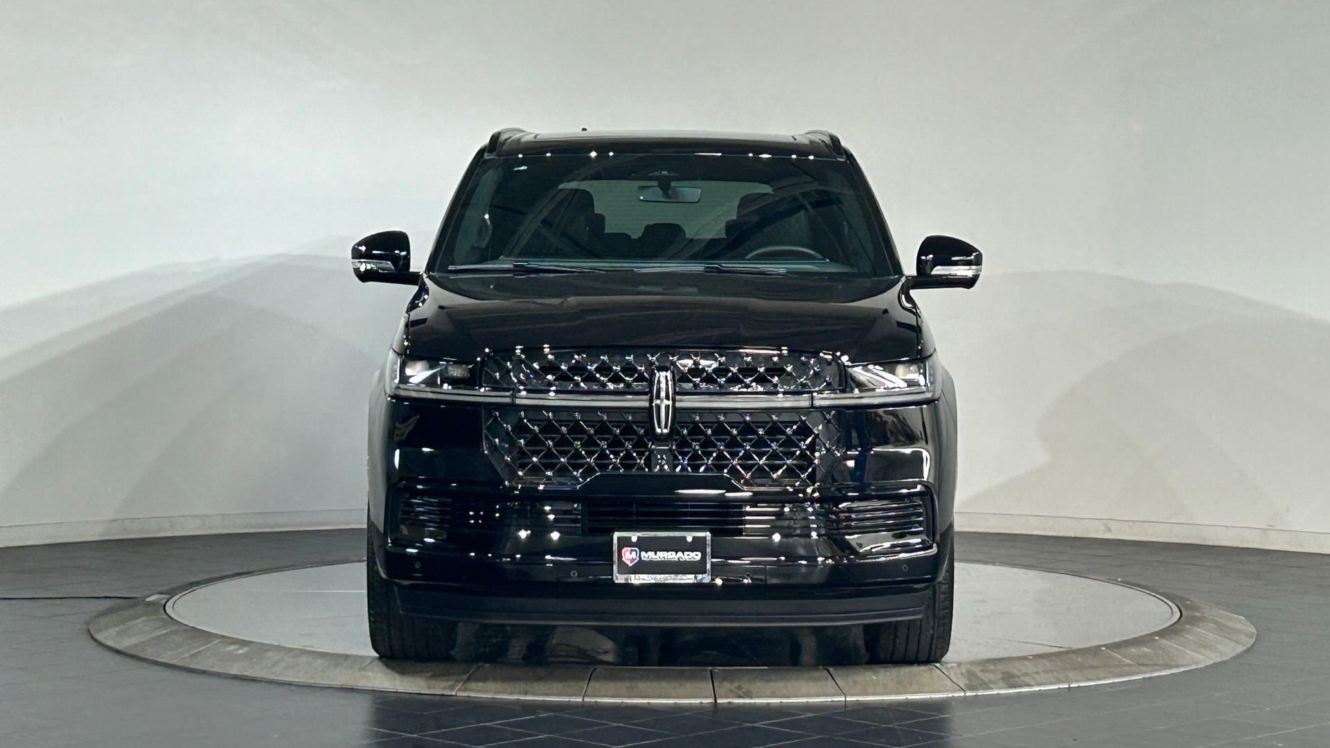 New 2026 Lincoln Navigator L Reserve AWD/4WD image 3