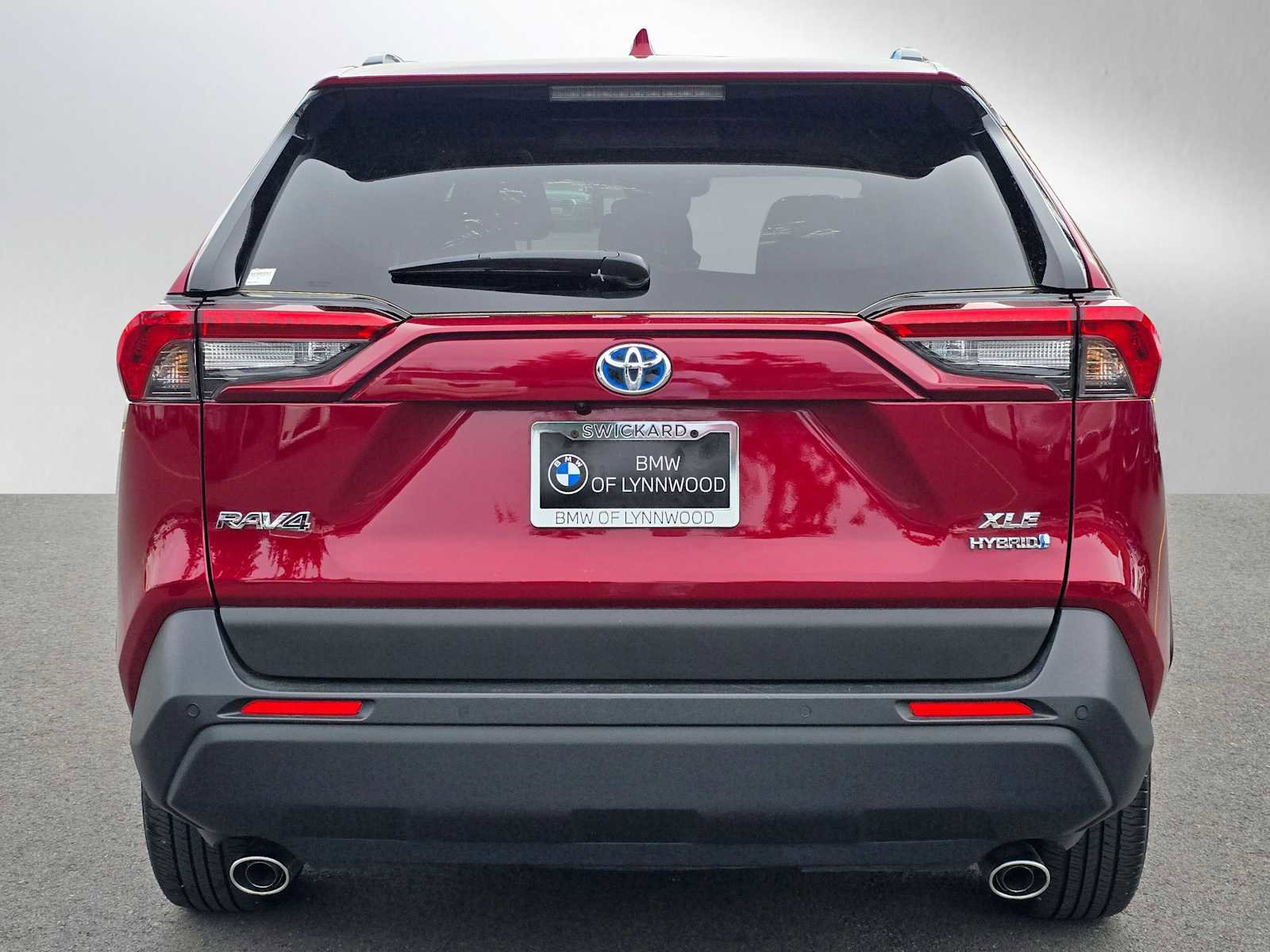 Used 2023 Toyota RAV4 XLE Premium AWD/4WD image 4