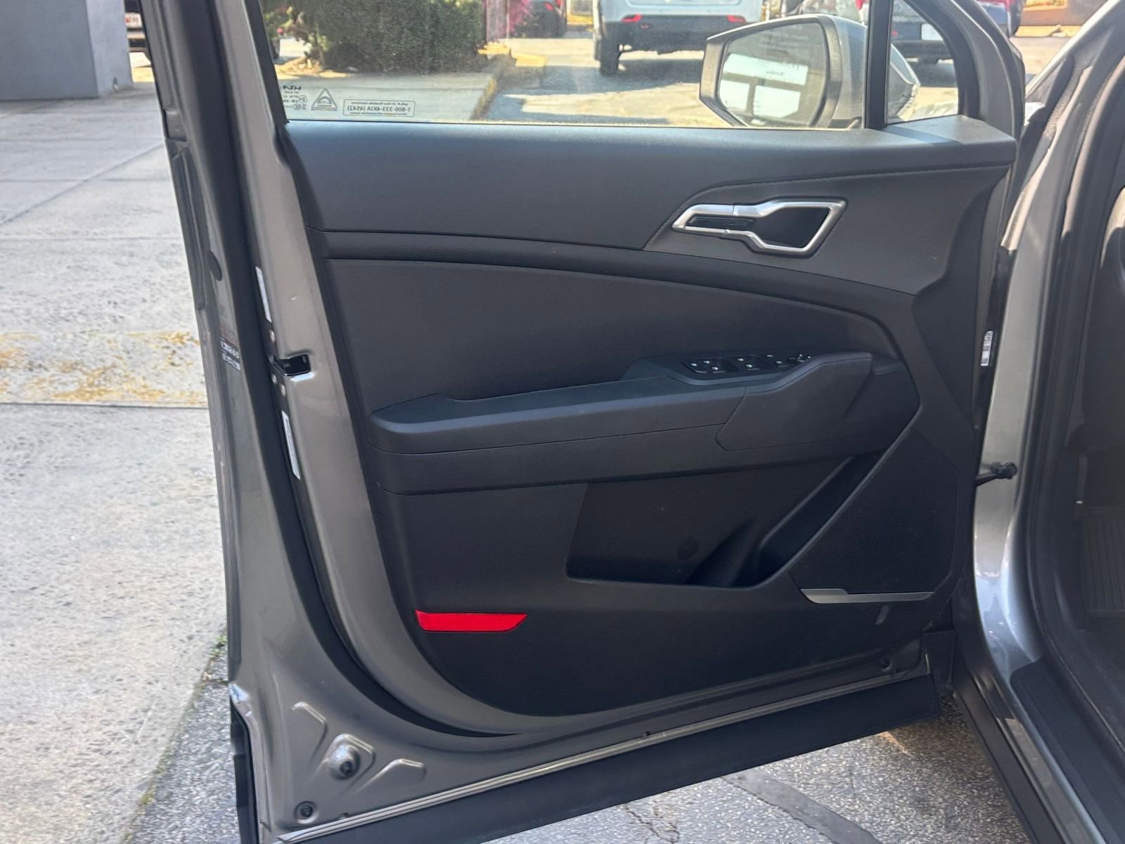 Used 2025 Kia Sportage LX image 18