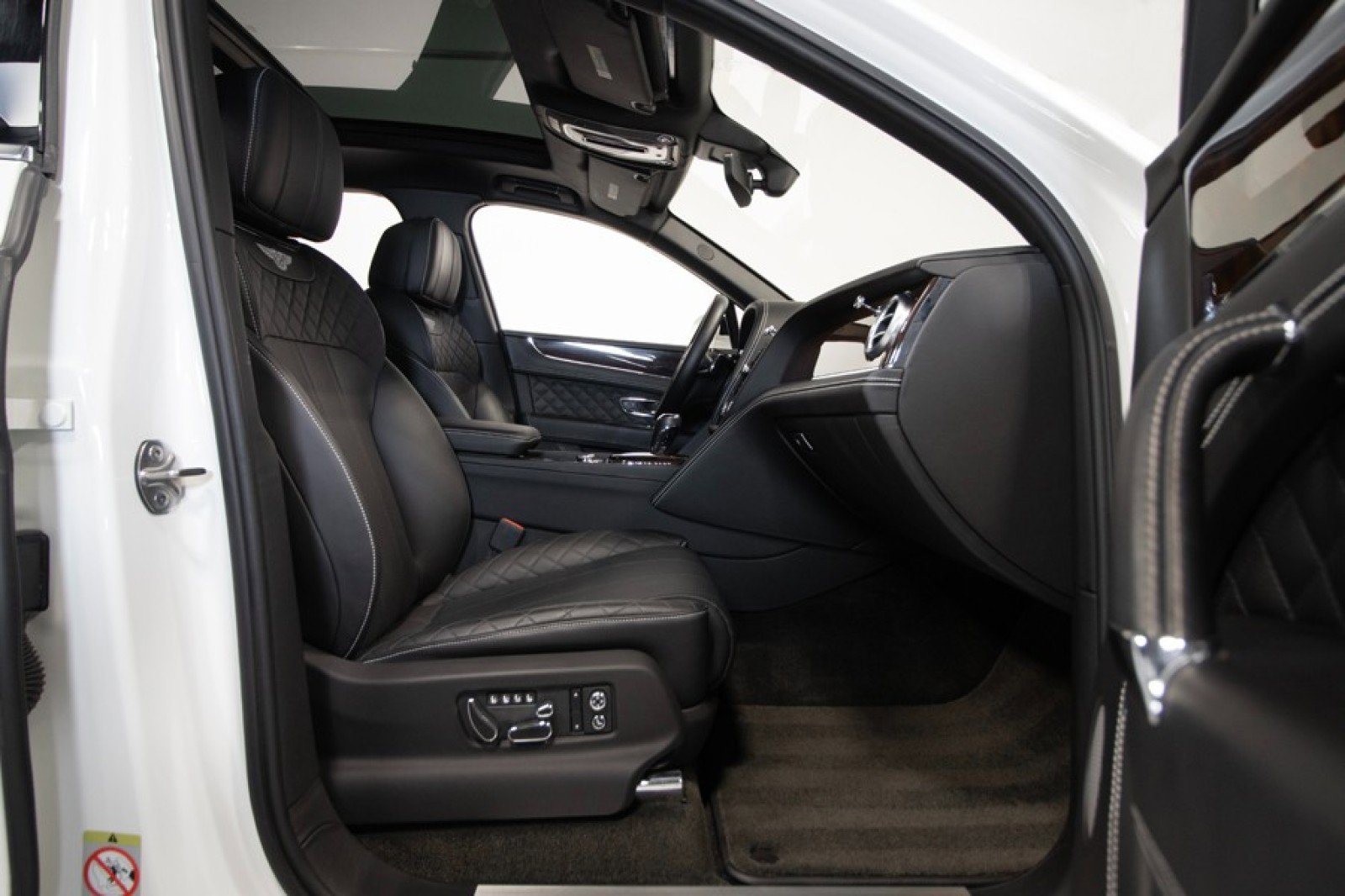 Used 2017 Bentley Bentayga image 52