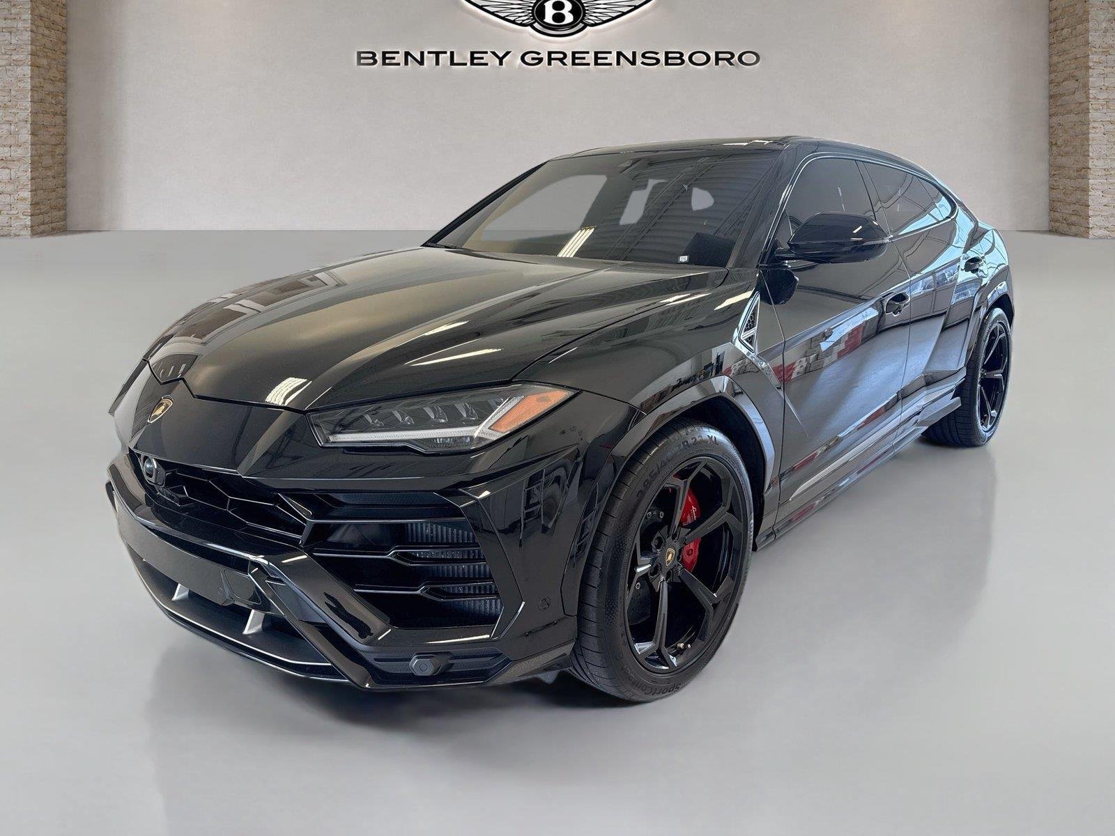 Used 2020 Lamborghini Urus AWD/4WD image 1