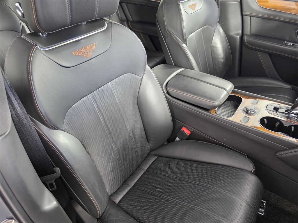 Used 2018 Bentley Bentayga image 32