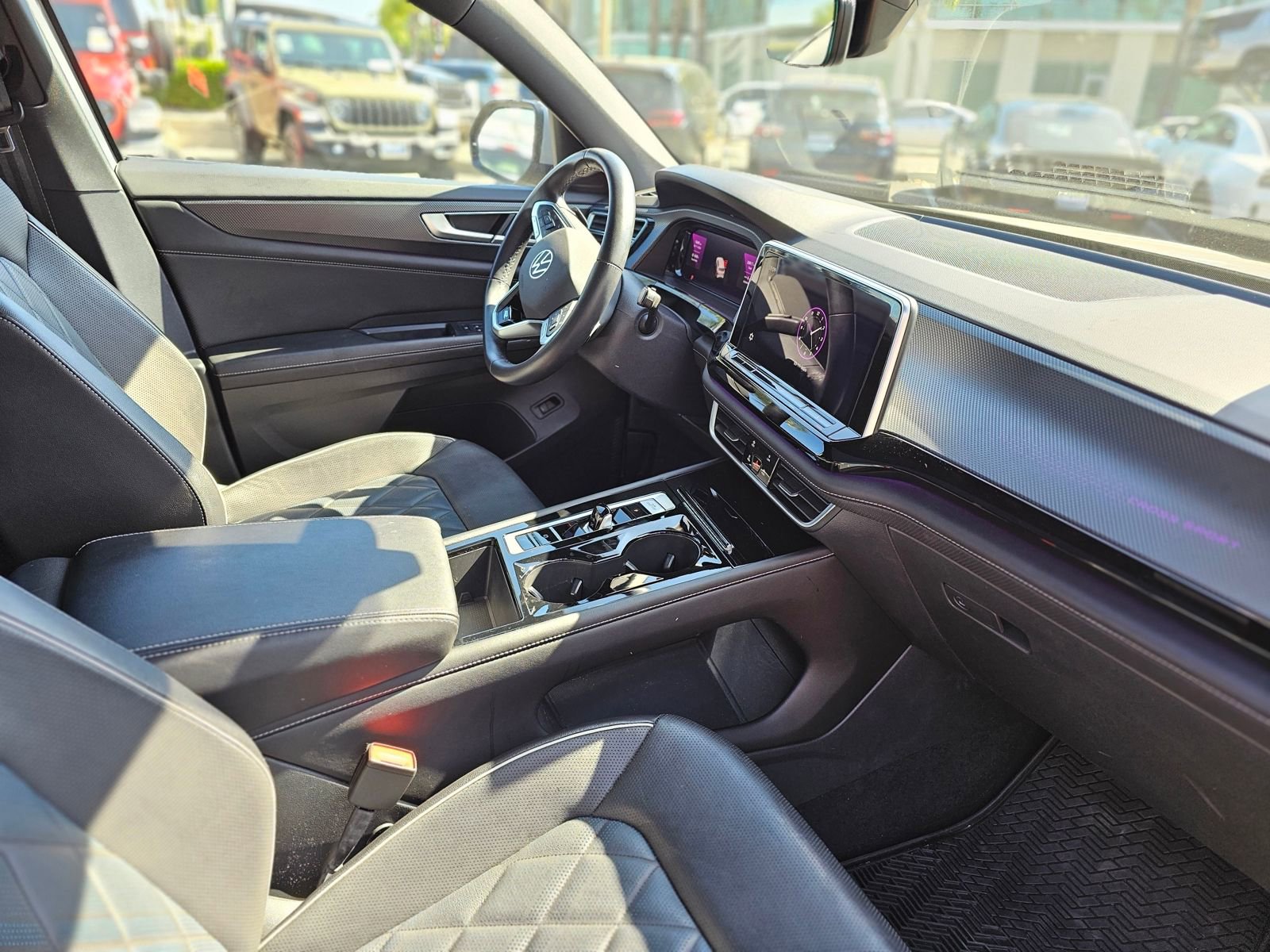 Used 2024 Volkswagen Atlas Cross Sport SEL Premium R-Line image 27