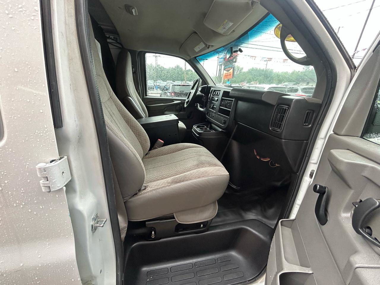 Used 2012 Chevrolet Express 2500 RWD image 11