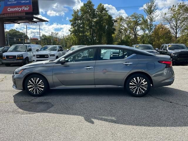 Used 2023 Nissan Altima 2.5 SV FWD image 6