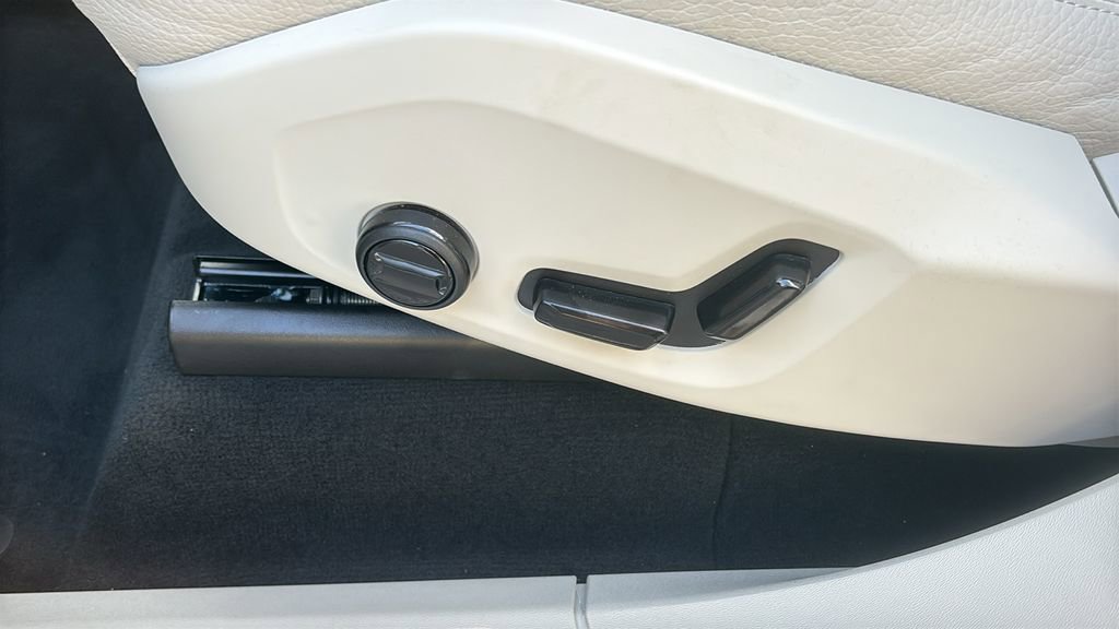 Used 2025 Volvo XC90 B6 Plus AWD/4WD image 26