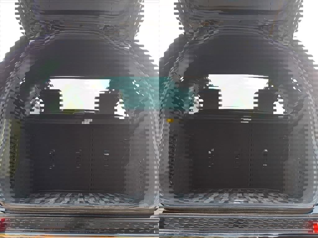 New 2025 Land Rover Discovery Sport Dynamic SE image 10