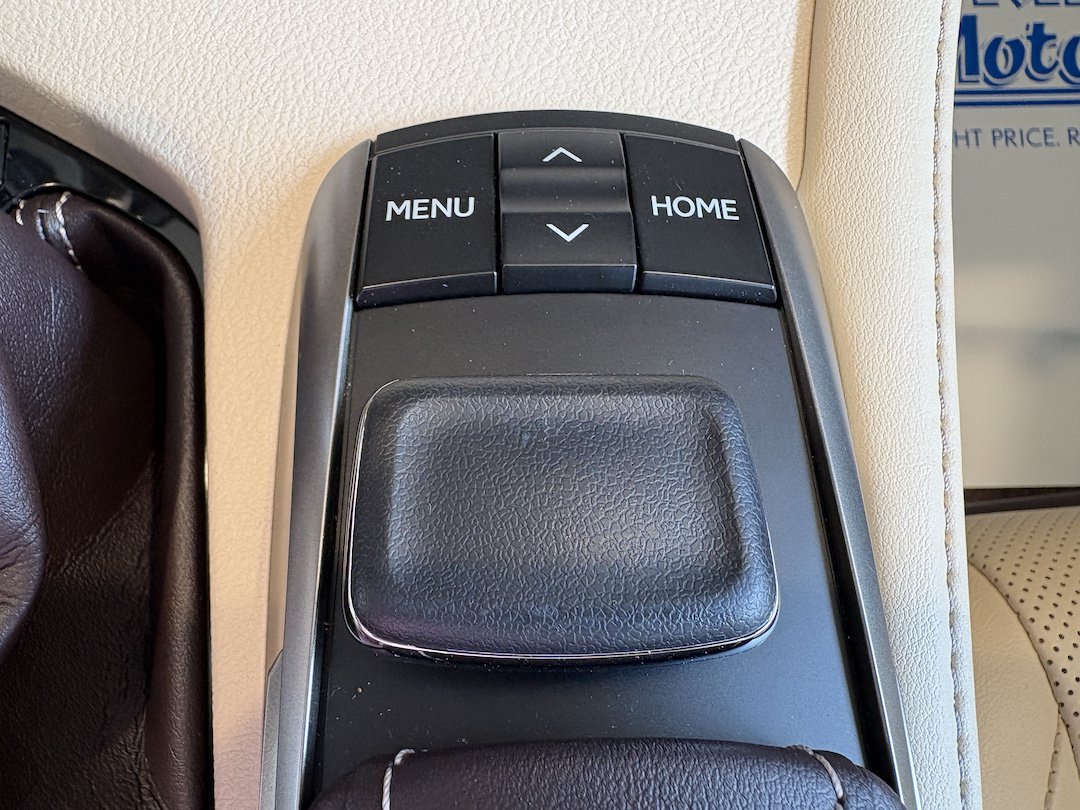 Used 2016 Lexus ES 350 w/ Luxury Package w/Wood Trim FWD image 21