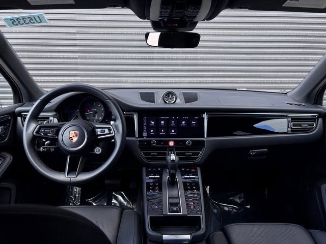 Certified 2026 Porsche Macan image 13