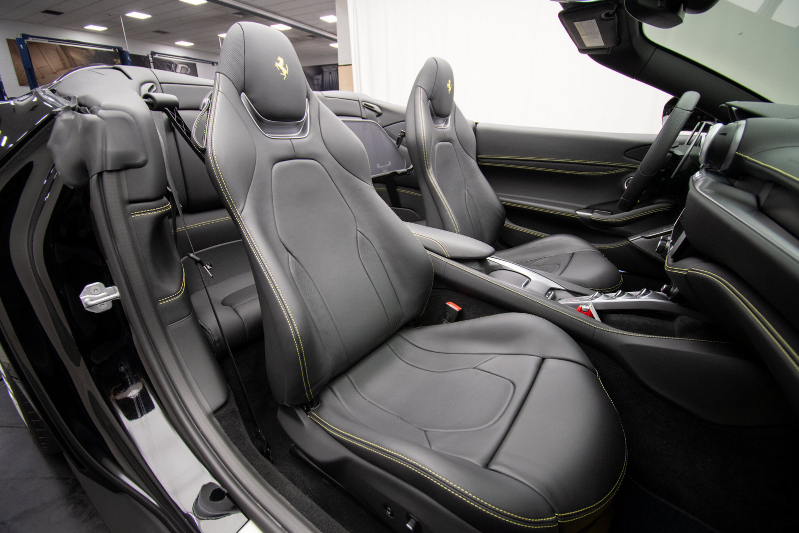 Used 2023 Ferrari Portofino M RWD image 23