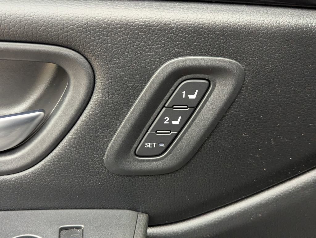 Used 2025 Honda Pilot EX-L image 15