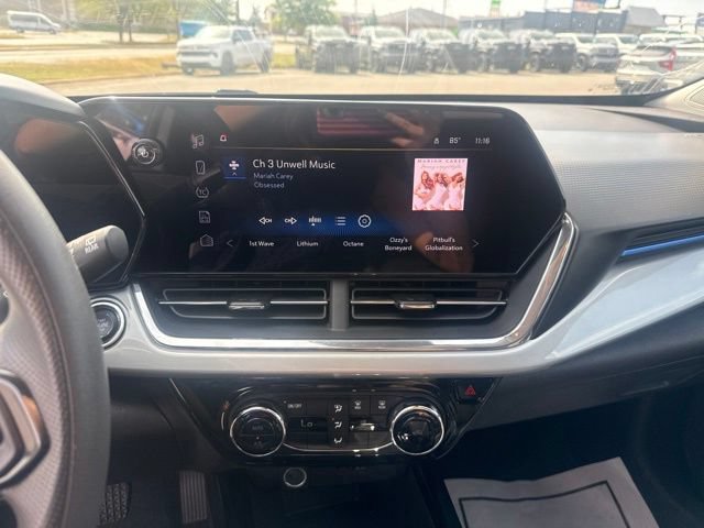 Used 2025 Chevrolet Trax LT FWD image 19