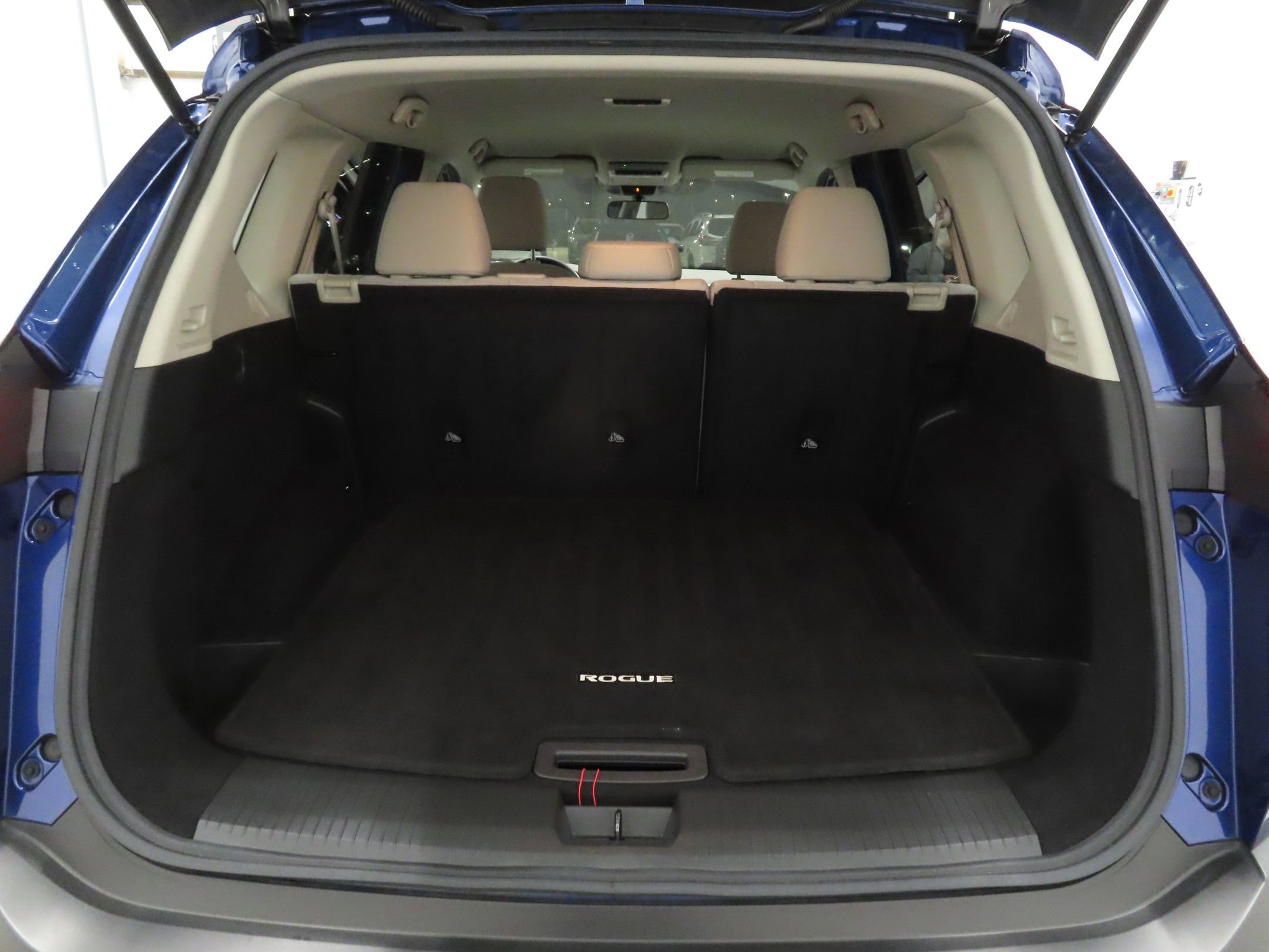 Used 2021 Nissan Rogue SV image 24