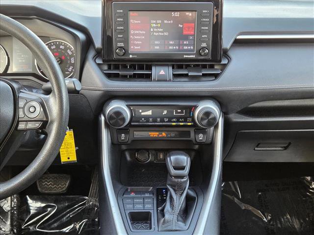 Used 2021 Toyota RAV4 LE image 15
