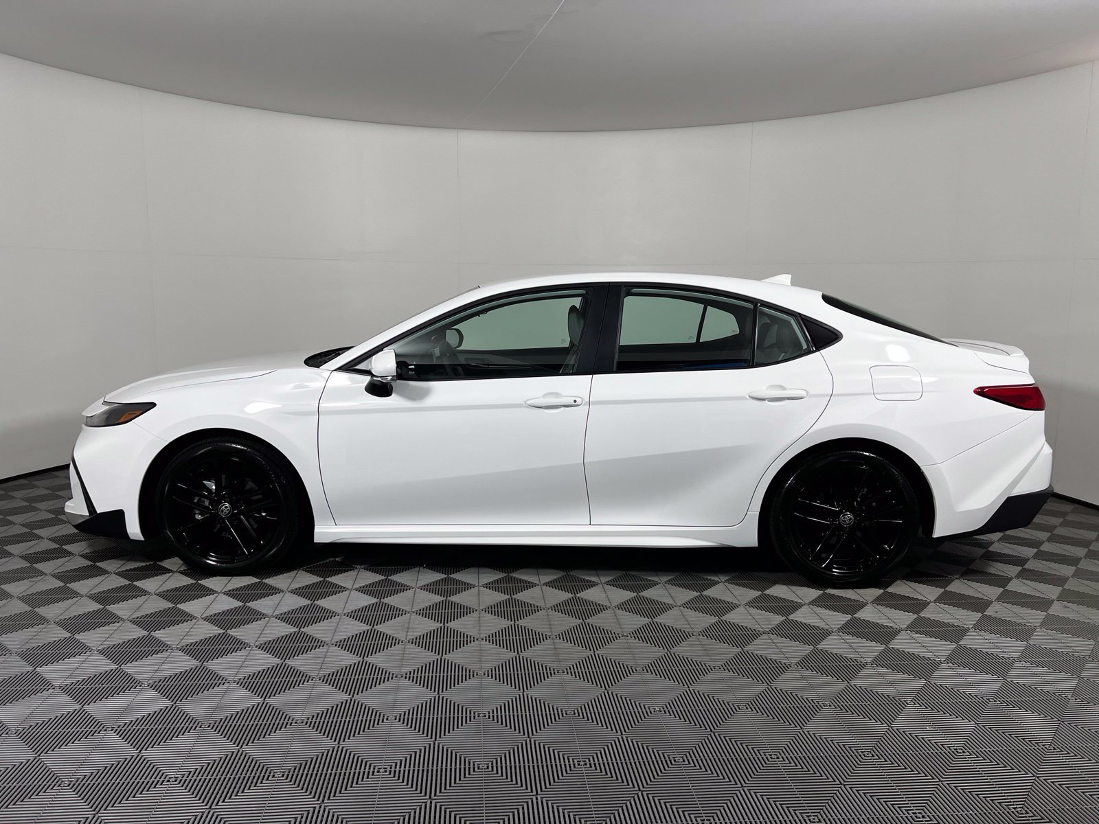 Used 2026 Toyota Camry SE FWD image 8