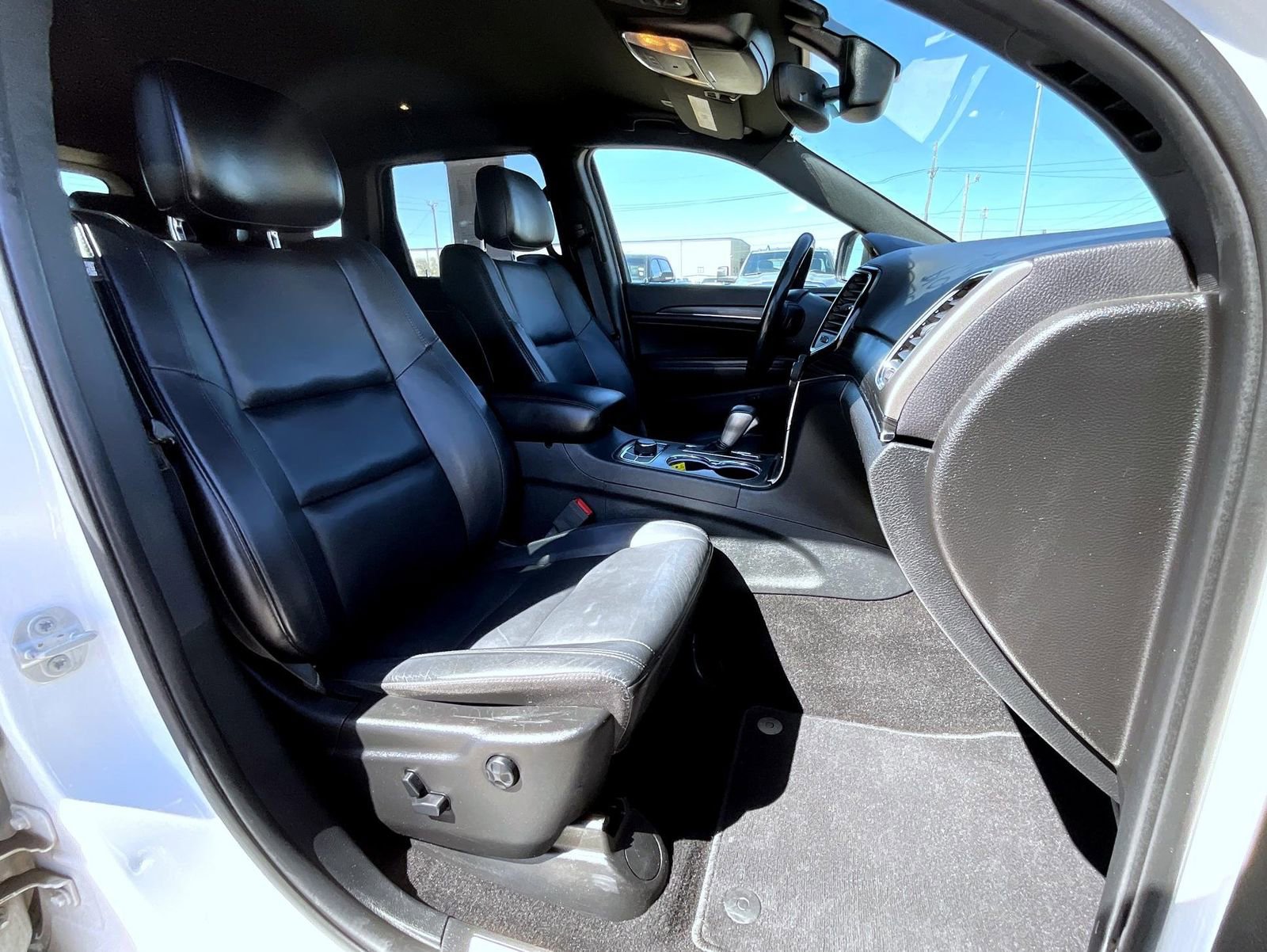 Used 2019 Jeep Grand Cherokee Limited AWD/4WD image 16