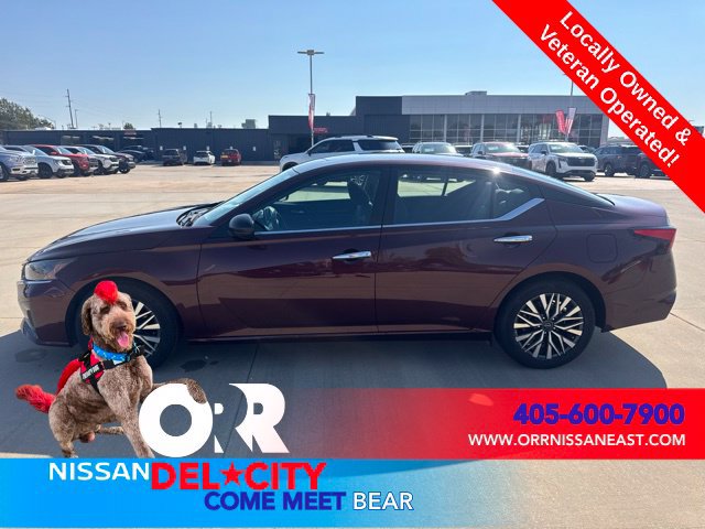 Used 2025 Nissan Altima 2.5 SV FWD image 2