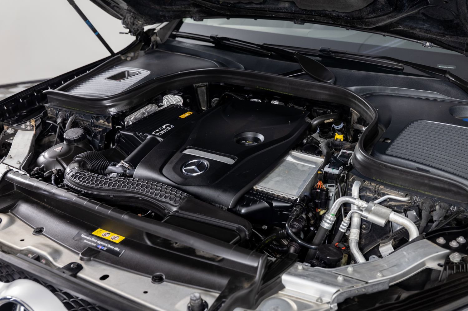 Used 2019 Mercedes-Benz GLC 300 4MATIC w/ Premium Package image 40