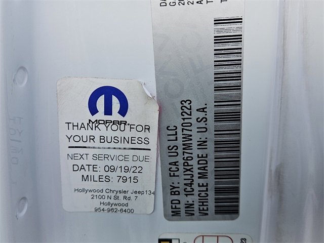 Used 2021 Jeep Wrangler Unlimited Sahara w/ Dual Top Group image 10