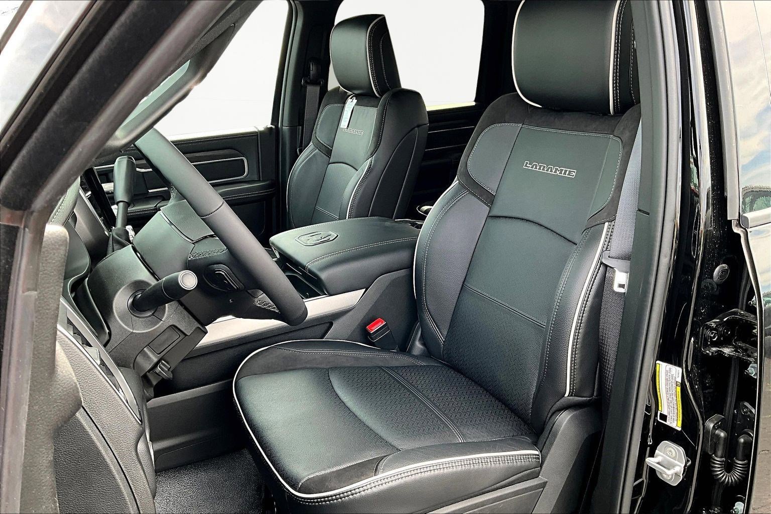 New 2026 RAM 4500 4x4 Crew Cab DRW image 17