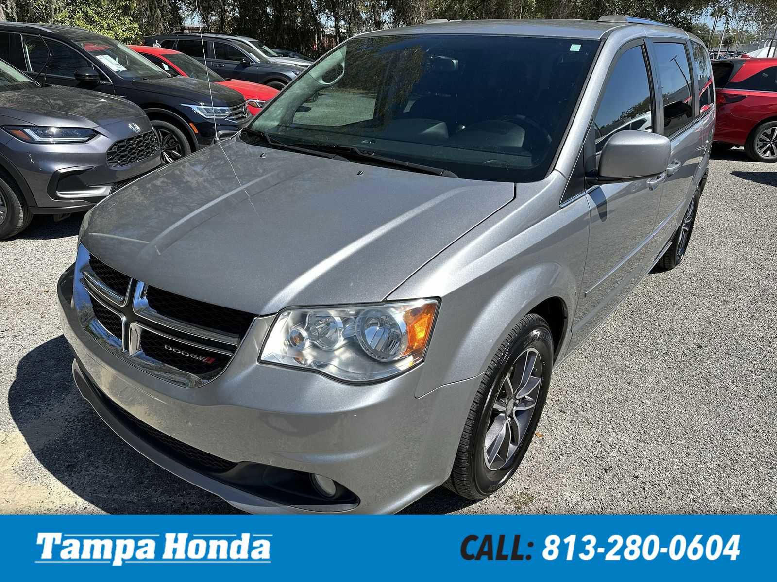 Used 2017 Dodge Grand Caravan SXT image 1