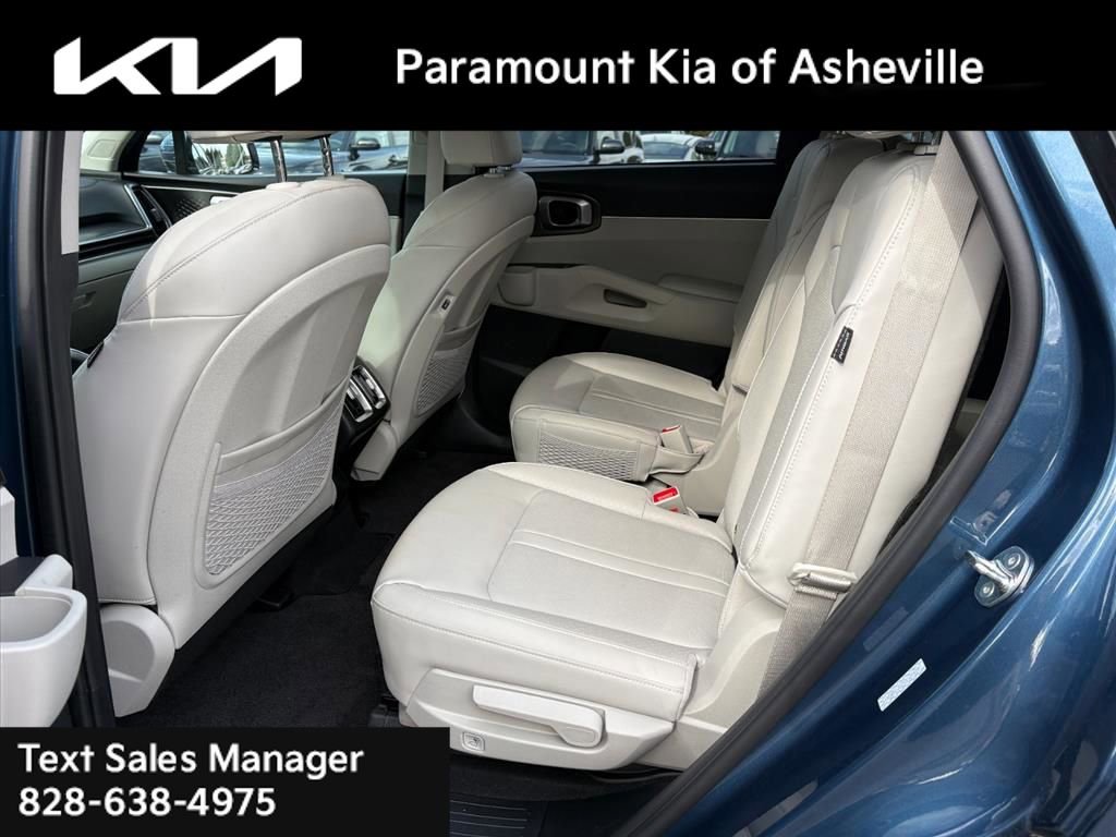 Certified 2025 Kia Sorento EX image 21