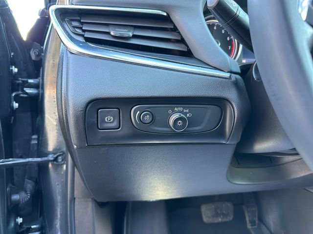 Used 2021 Buick Enclave Essence image 21