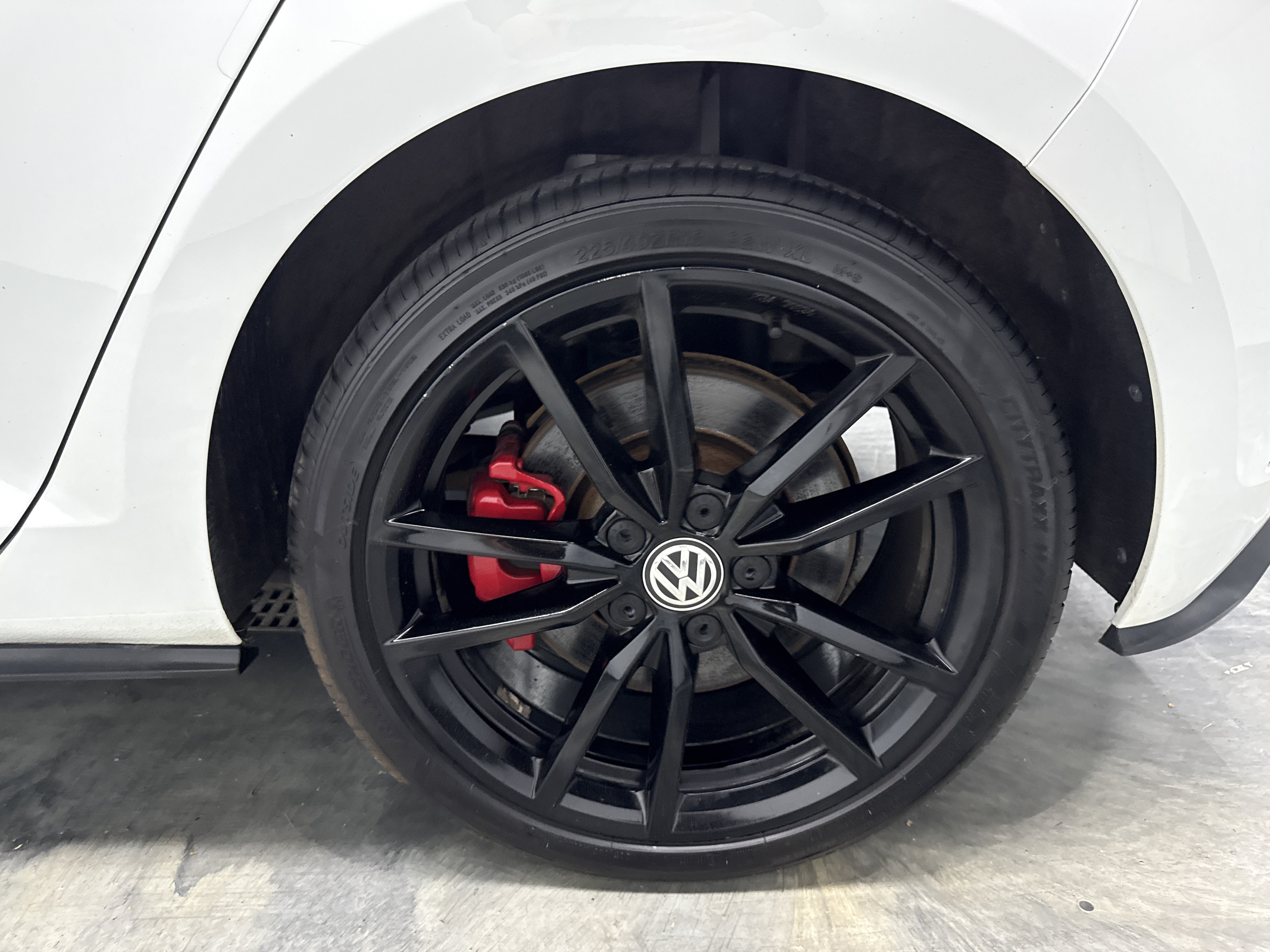 Used 2021 Volkswagen GTI SE FWD image 23