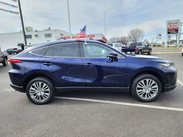 Used 2023 Toyota Venza XLE AWD/4WD image 8