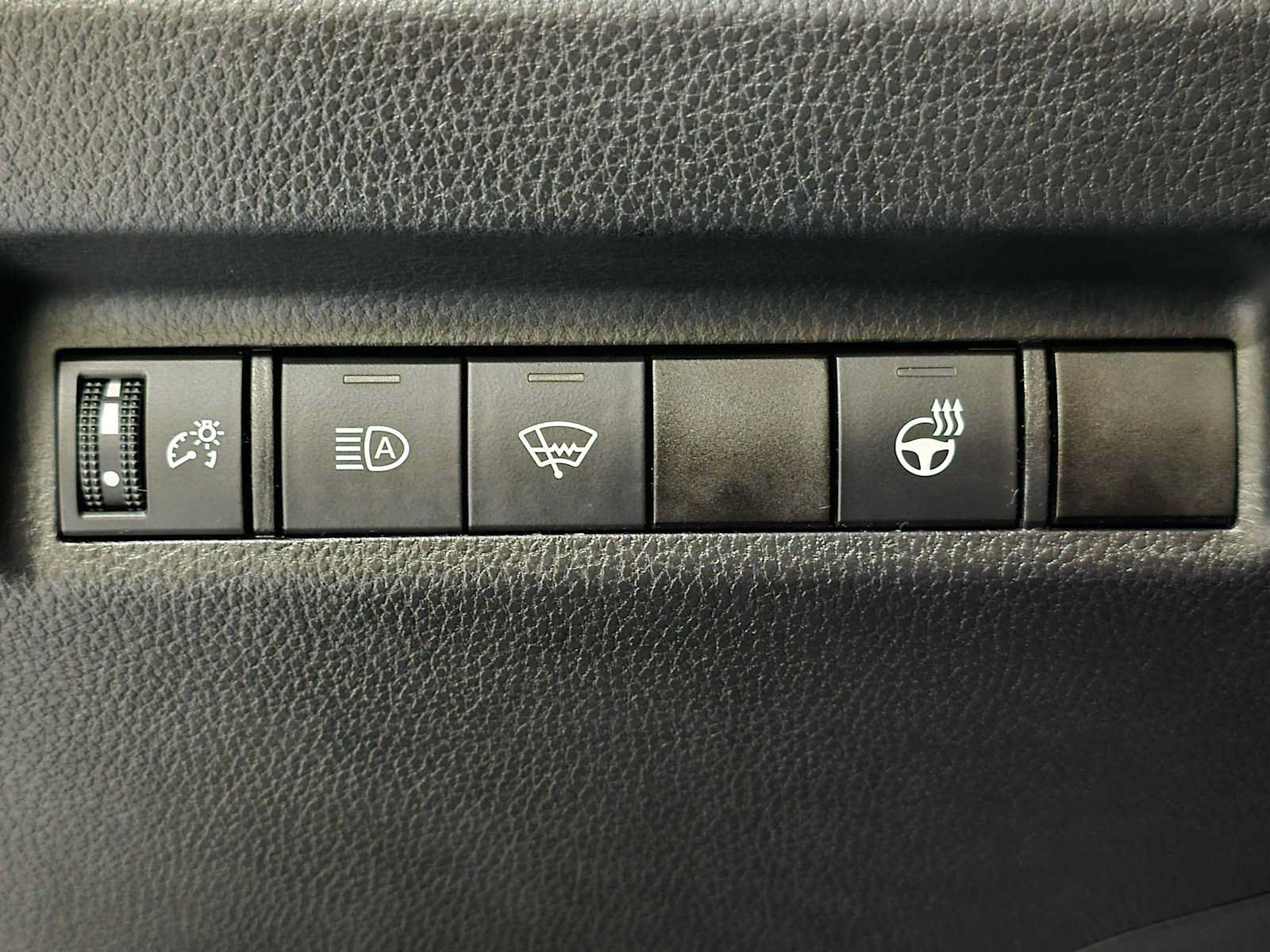 Certified 2021 Toyota RAV4 XLE w/ XLE Grade Weather Package AWD/4WD image 18