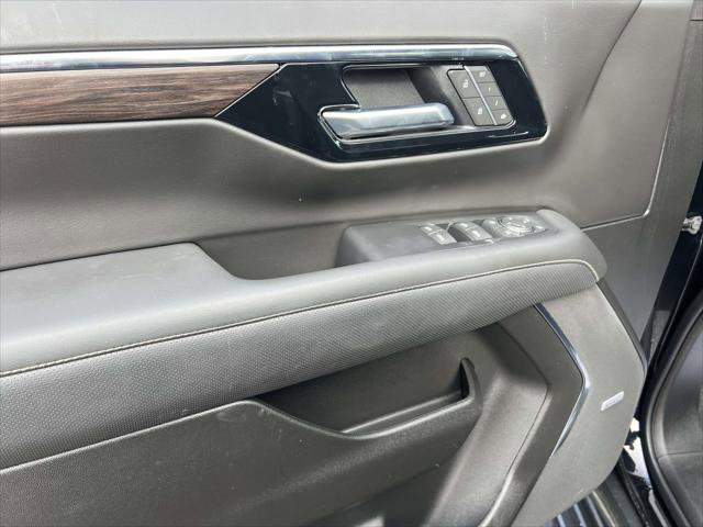 Used 2025 Chevrolet Suburban Premier image 15