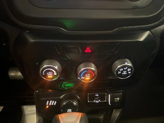 Used 2020 Jeep Renegade Sport w/ Sport Appearance Group AWD/4WD image 18
