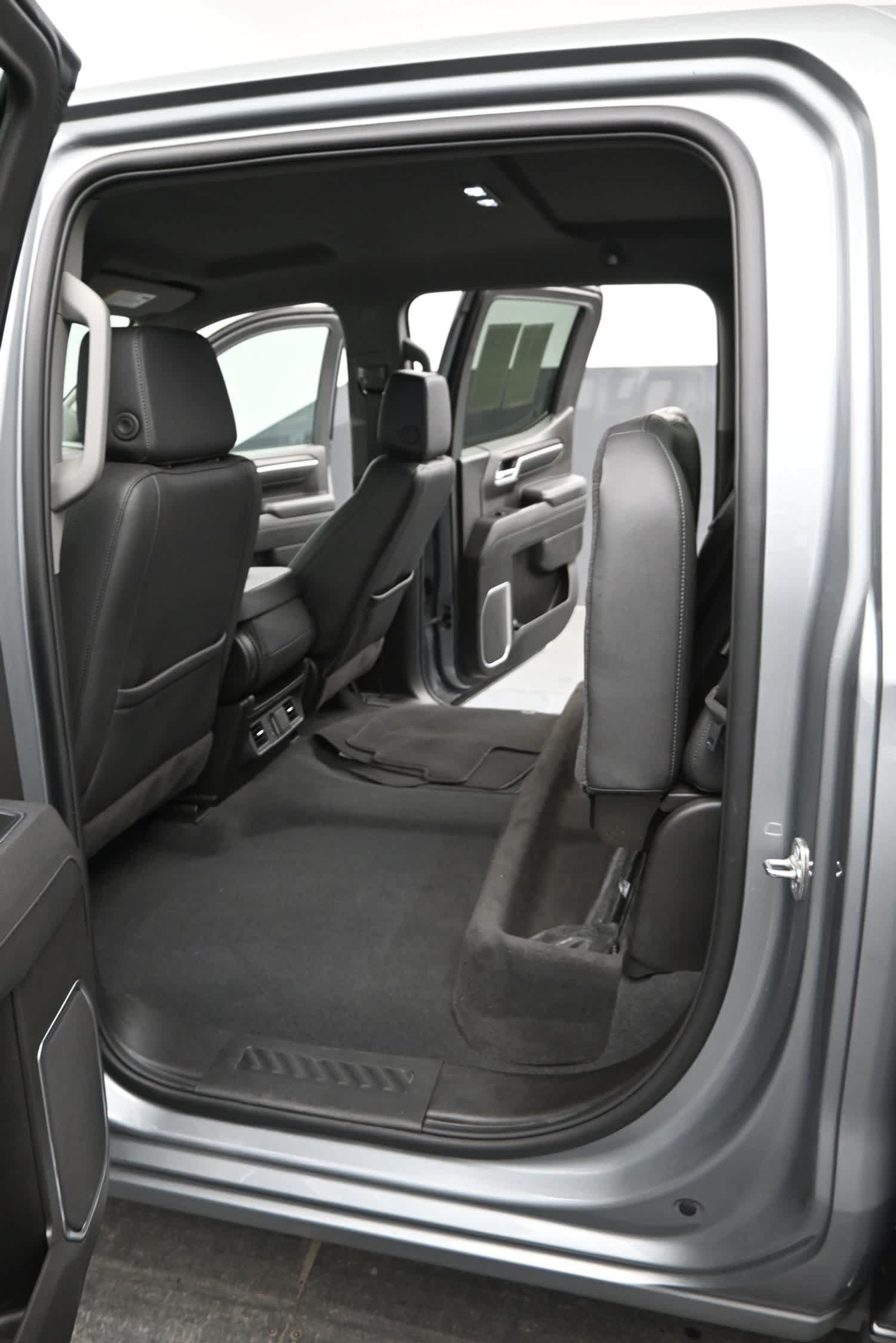 Used 2026 GMC Sierra 1500 SLT AWD/4WD image 17