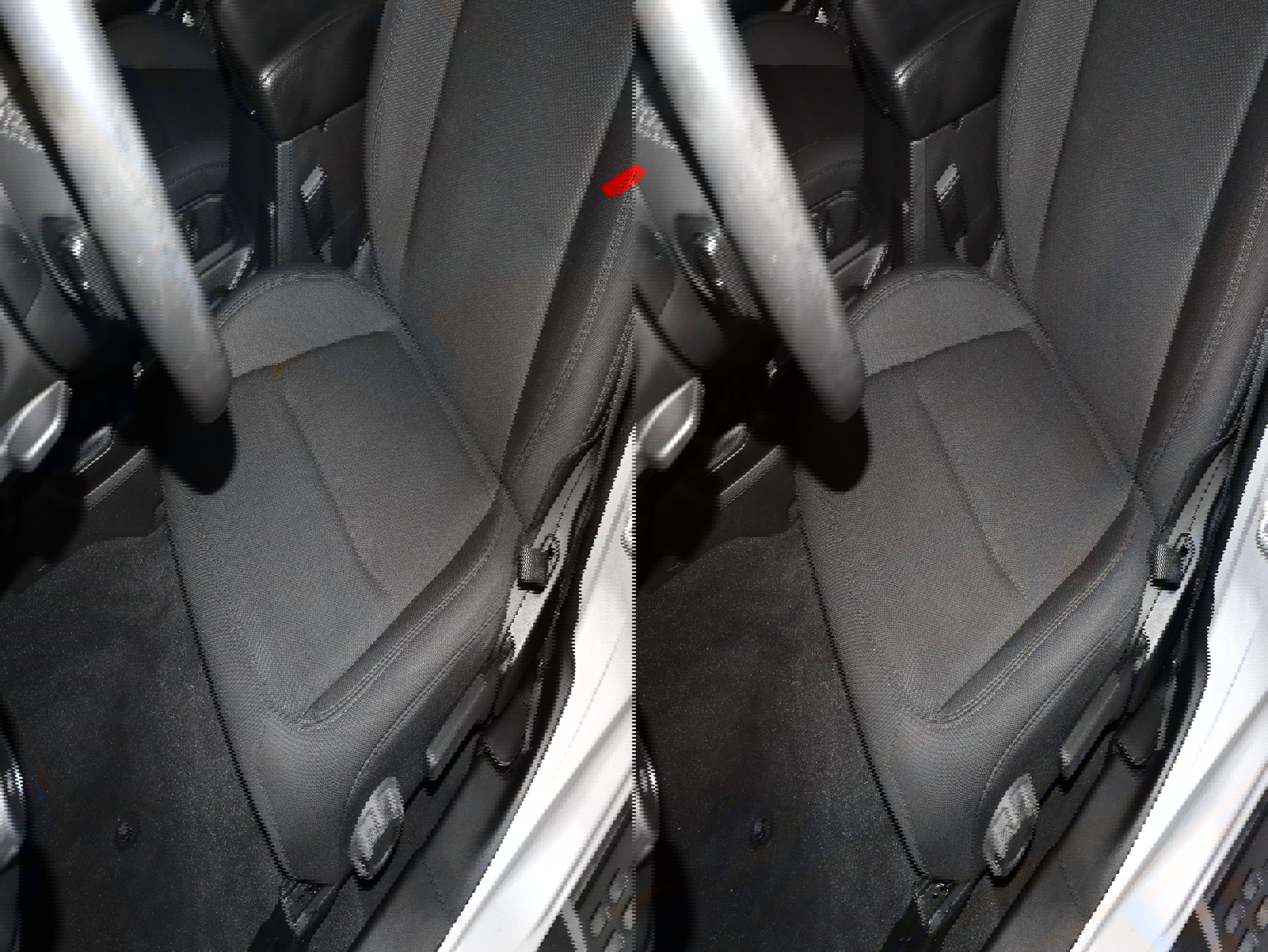 Used 2023 Jeep Wrangler Unlimited w/ Sun & Screen Package image 33