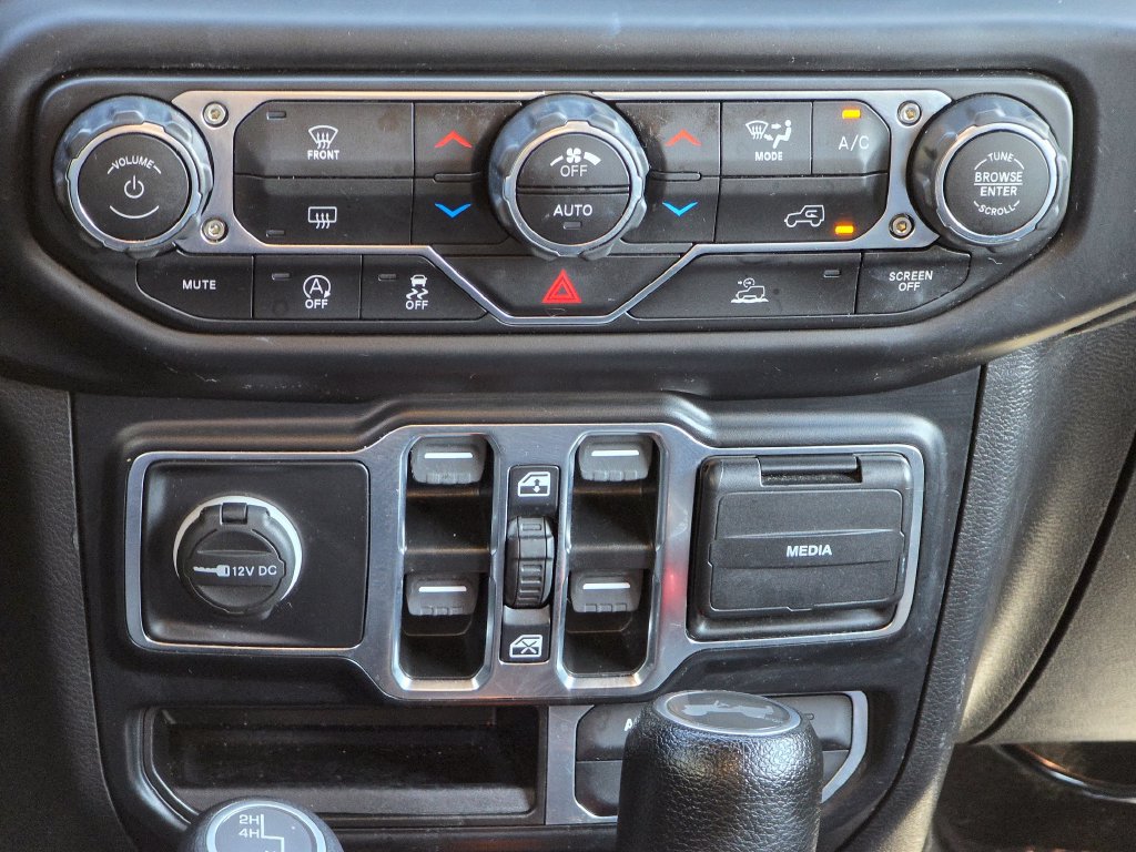 Used 2022 Jeep Wrangler Unlimited Sahara AWD/4WD image 33