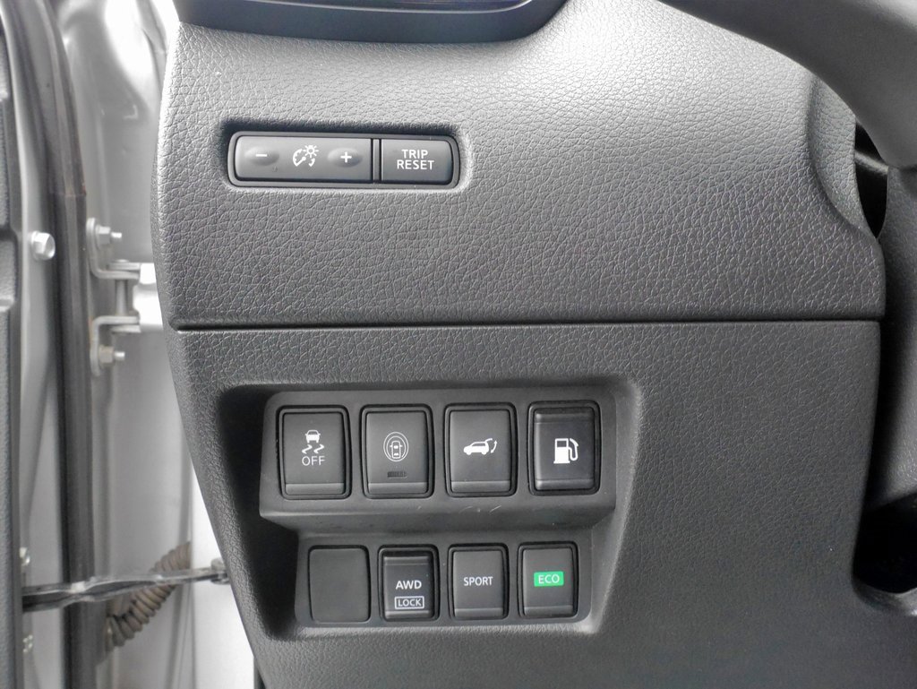 Used 2020 Nissan Rogue SV image 24