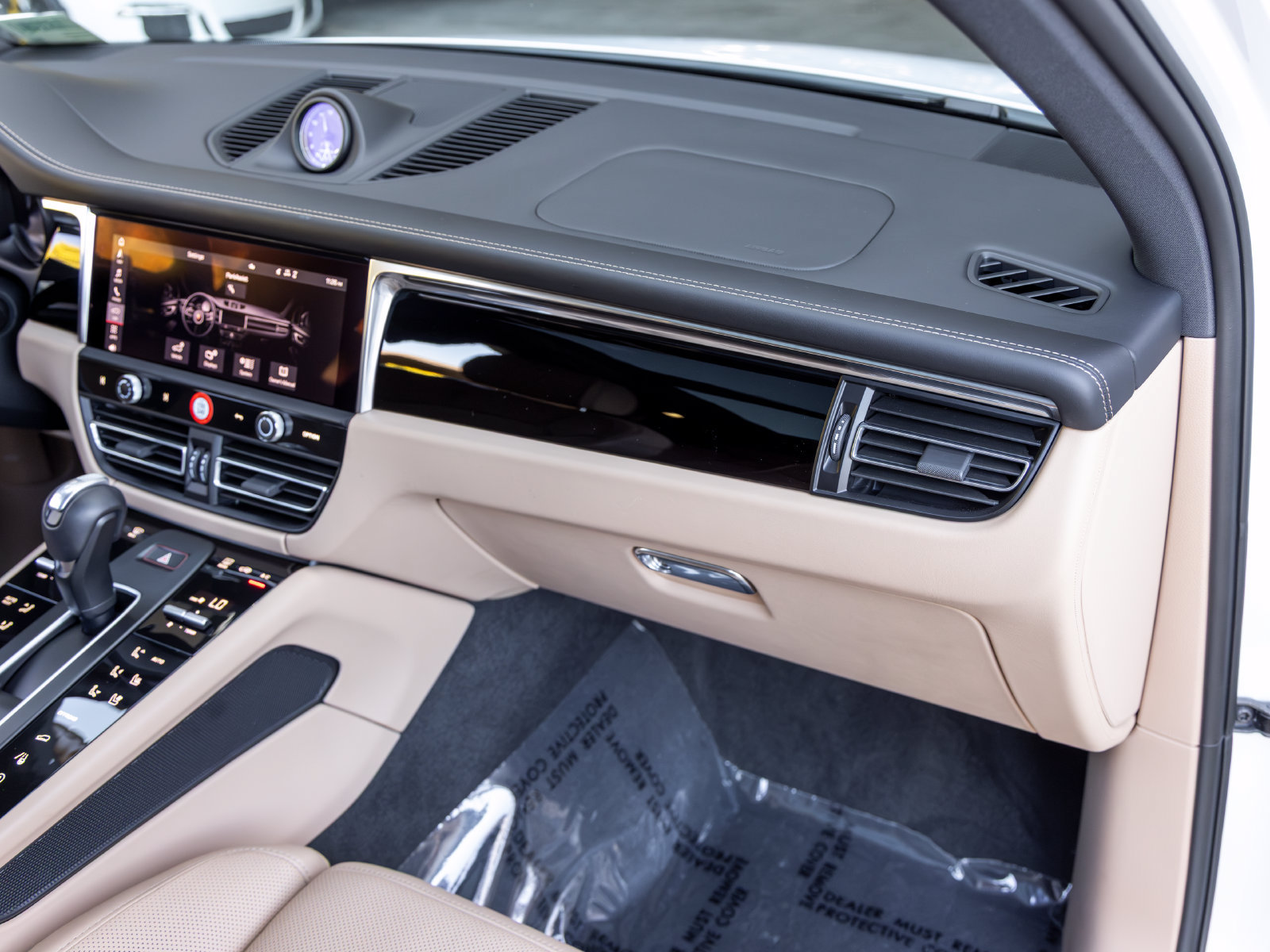 Certified 2026 Porsche Macan AWD/4WD image 60