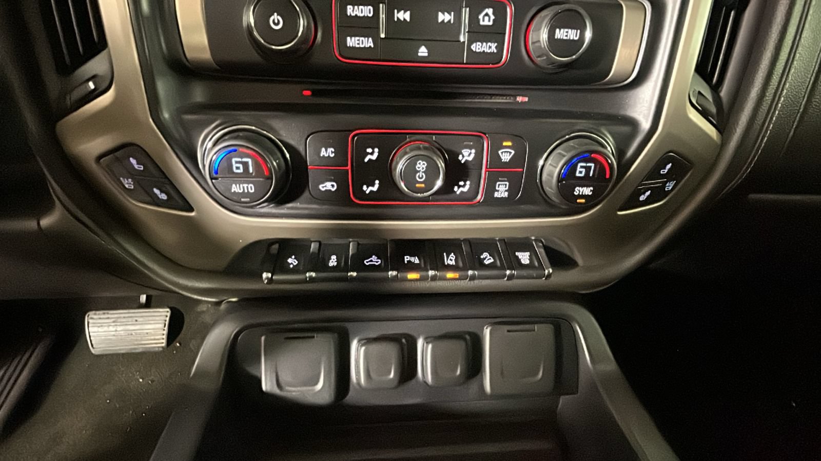 Used 2015 GMC Sierra 2500 Denali AWD/4WD image 24