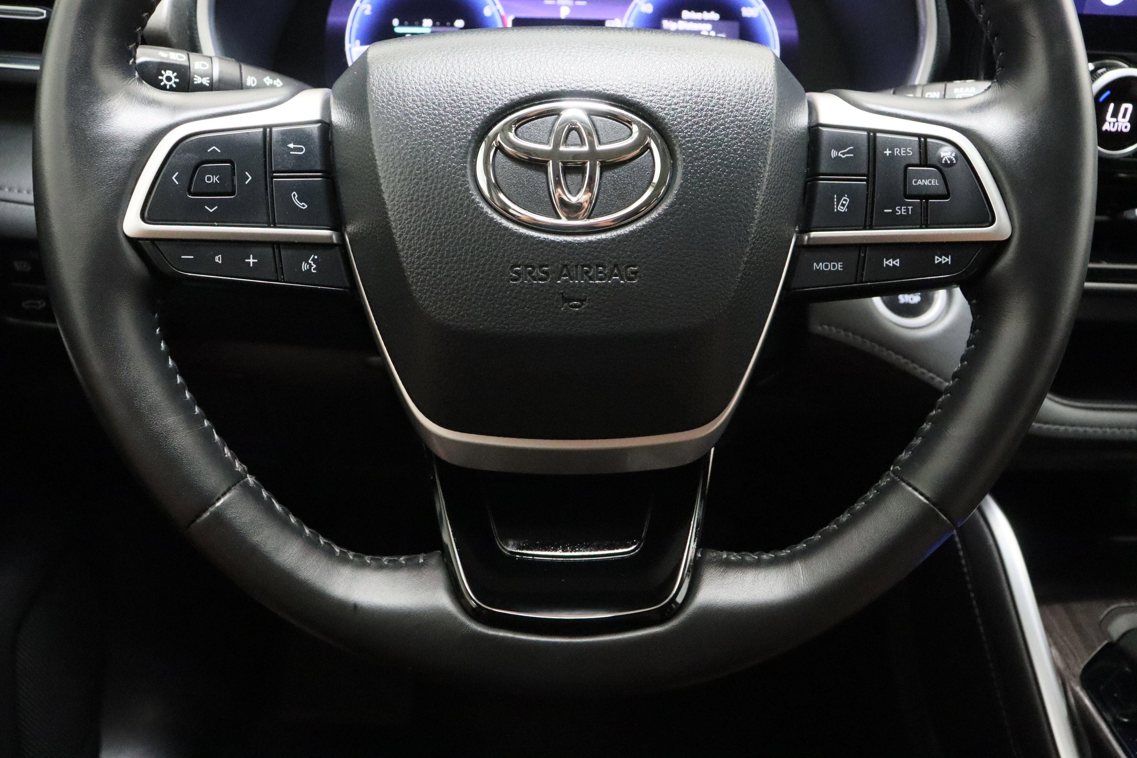 Used 2024 Toyota Highlander Limited AWD/4WD image 24