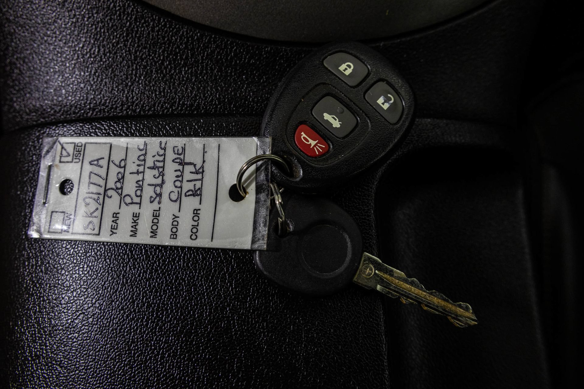 Used 2006 Pontiac Solstice Convertible w/ Premium Package RWD image 26