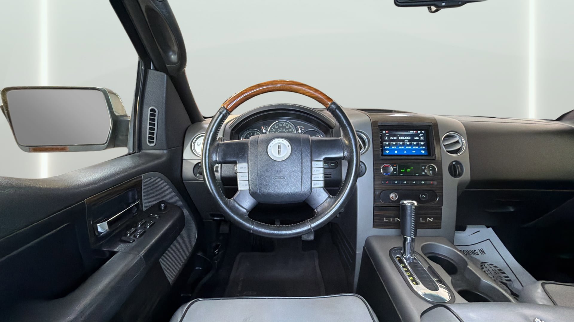 Used 2008 Lincoln Mark LT 4x4 image 16