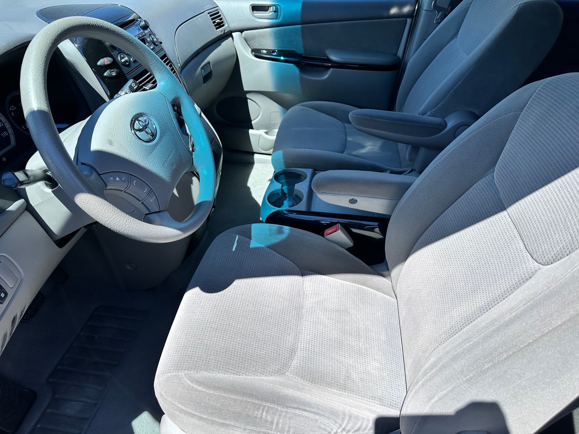 Used 2004 Toyota Sienna LE FWD image 5