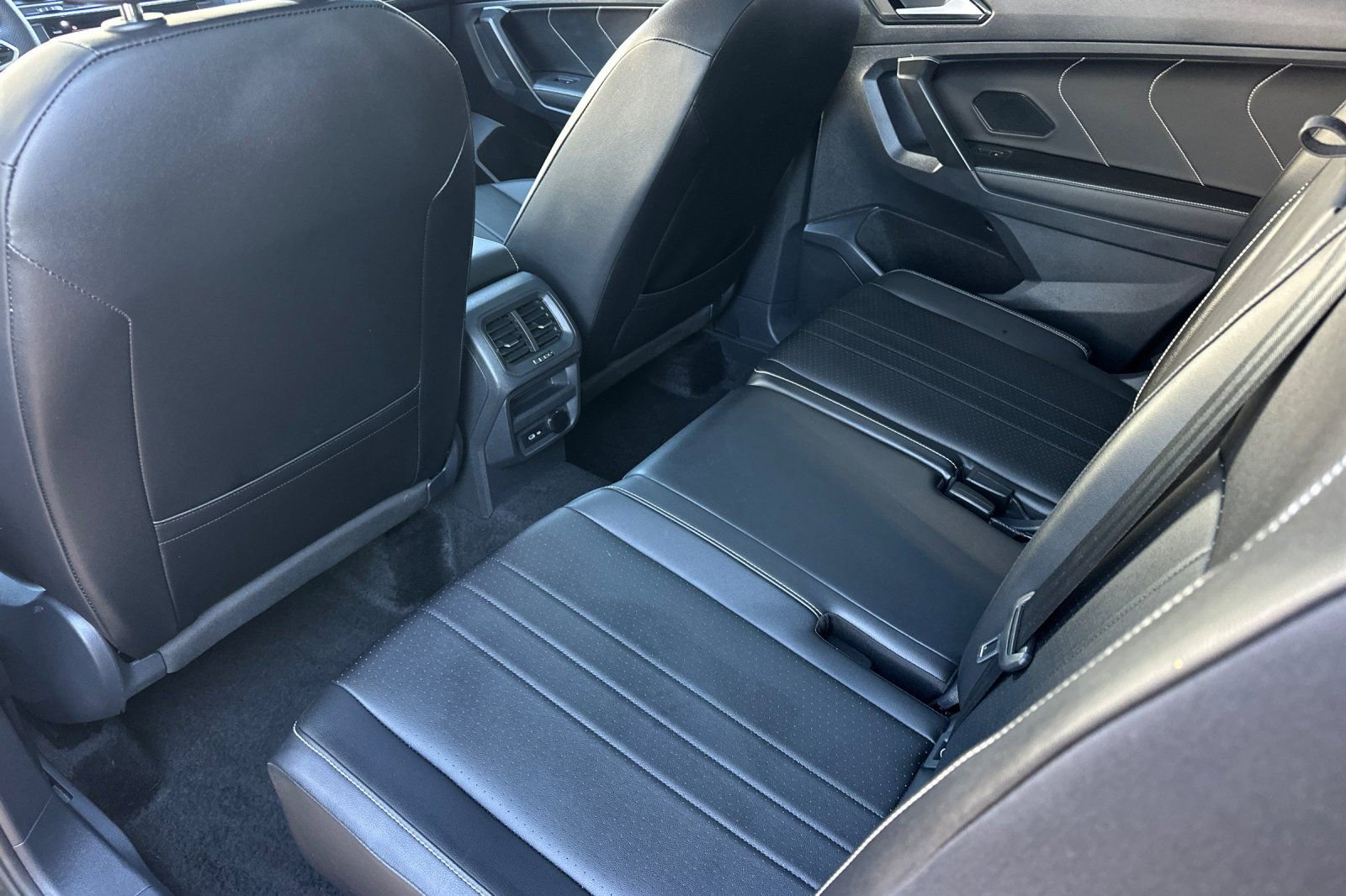 Used 2024 Volkswagen Tiguan SE R-Line FWD image 12